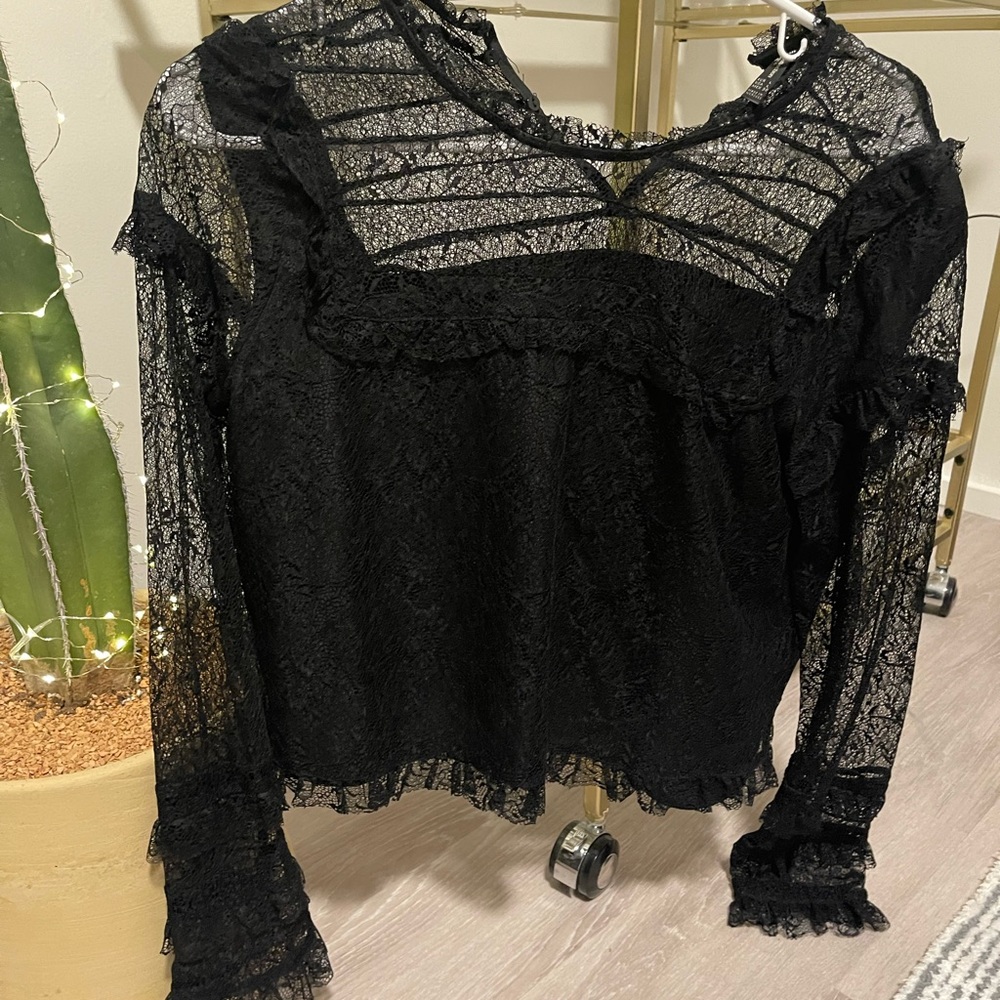 Cropped lace top